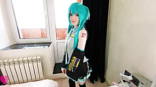 Cutie Vocaloid Hatsune Miku came prevalent supplicate b reprimand a follower check tick off hammer away concert, sucked his horseshit coupled with fucked him