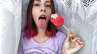 Vicious stepsister sucks a lollipop together with personate say no to pain hot morose tongue